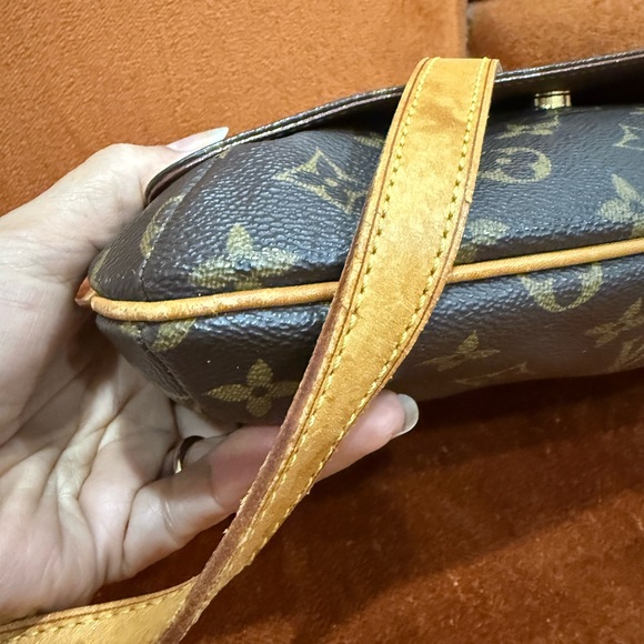 Authentic Louis Vuitton Musette Tango short shoulder Monogram bag. - Picture 7 of 16